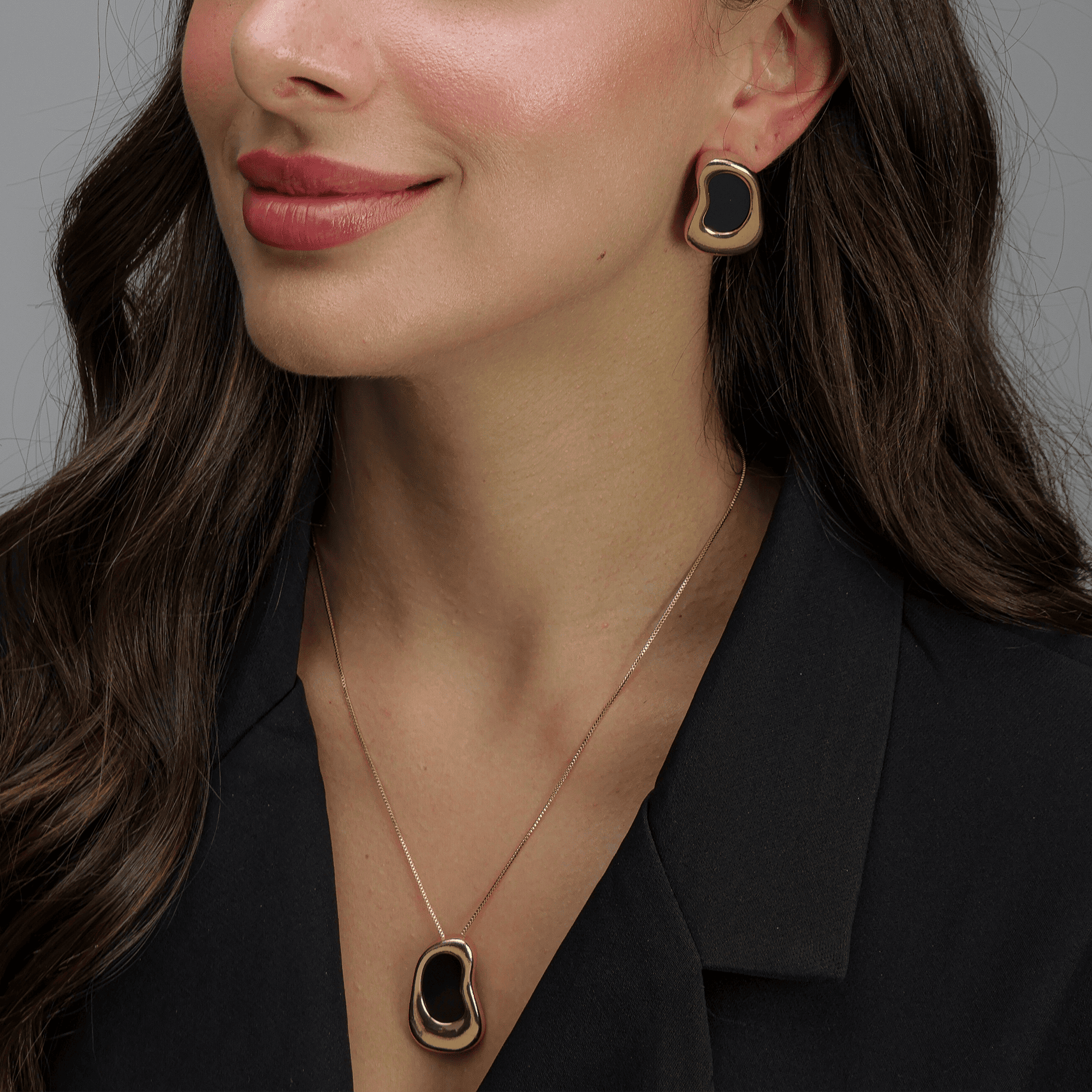 Conjunto Dourado Orgânico Preto - Galeria