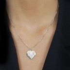 Colar Prateado de Coração Traços Retos - Galeria