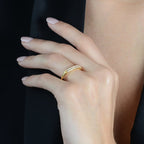 Anel Dourado Aparador de Aliança Duplo Cravejado de Zircônia - Galeria