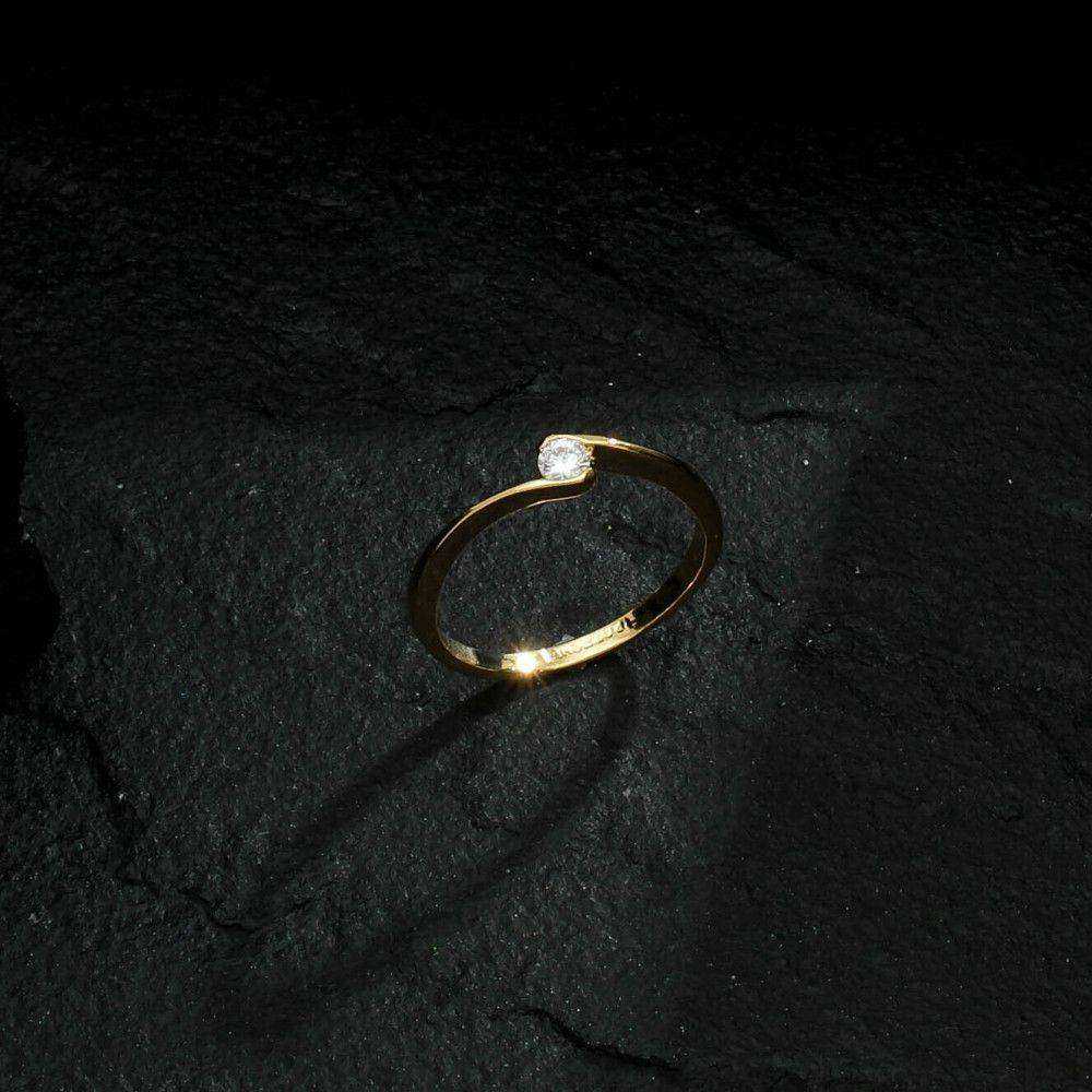 Anel Dourado Solitário Ponto de Luz Zircônia - Galeria