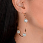 Brinco Dourado de Argola Grande Com Pérolas - Galeria